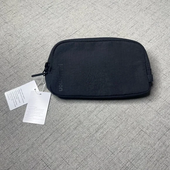 Lululemon Black Mini Belt Bag Crossbody Bag Sling Bag Nwt - Picture 7 of 8